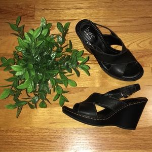 B•o•c Born Concept black leather wedges. Sz 6